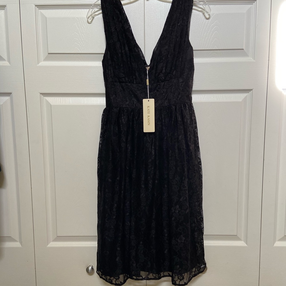🆕GORGEOUS LACE DRESS TO WEAR YEAR ROUND. SIZE 8. GOING TO LOVE THIS DRESS.